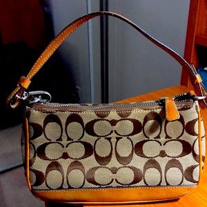 Small coach bag. Coach #125-6094